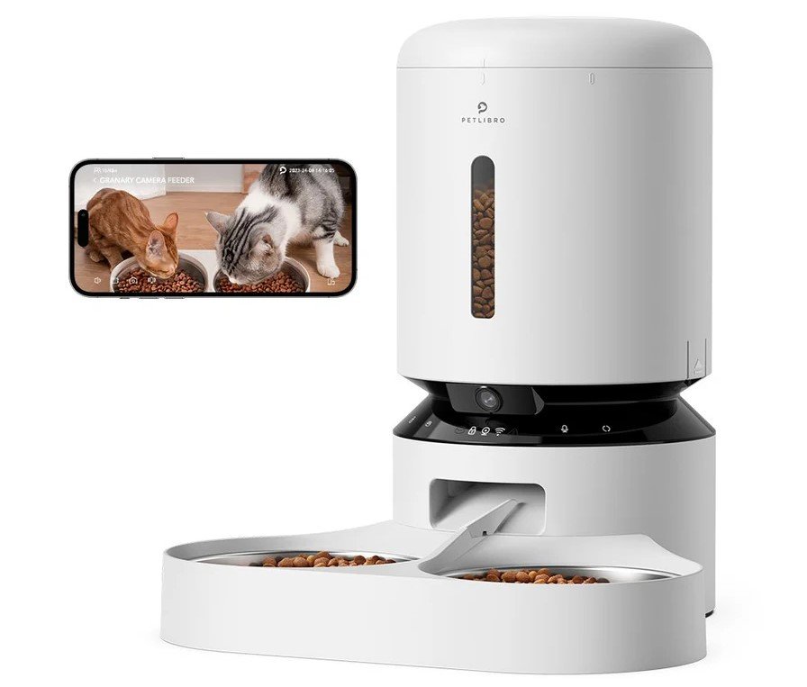 Petlibro feeder showing portion control settings and app-based scheduling on a wooden kitchen counter.